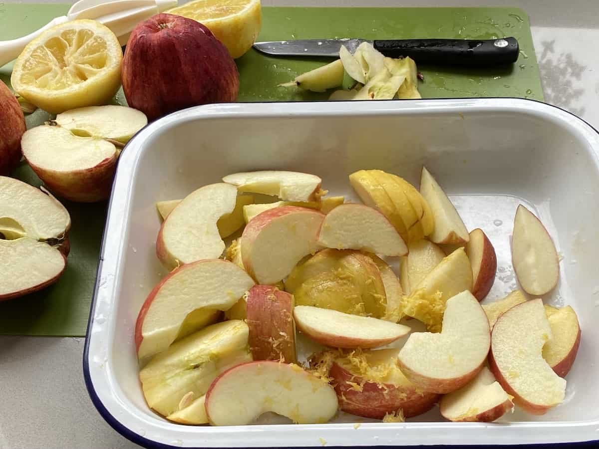Slices of Apple in a white baking tray. 